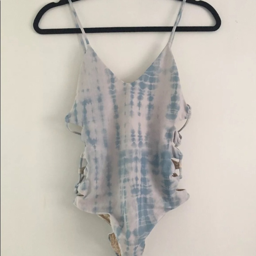 Acacia One Piece